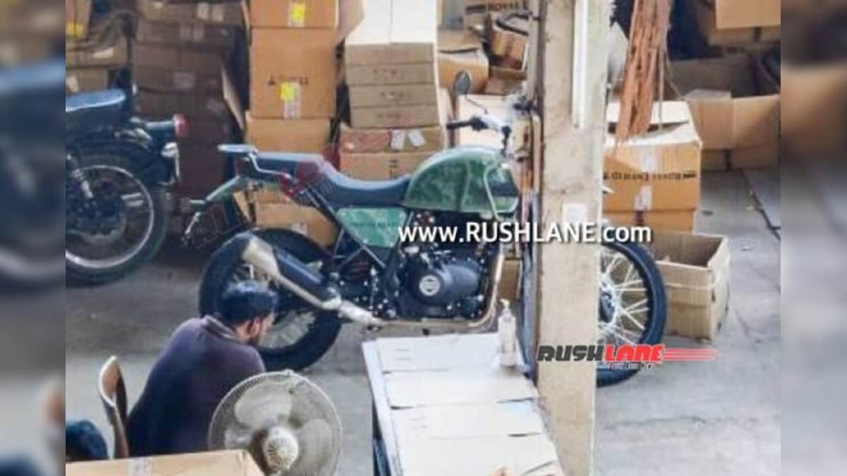 Updated Royal Enfield Himalayan Spotted in Green Colour, To Get More New Paint Options