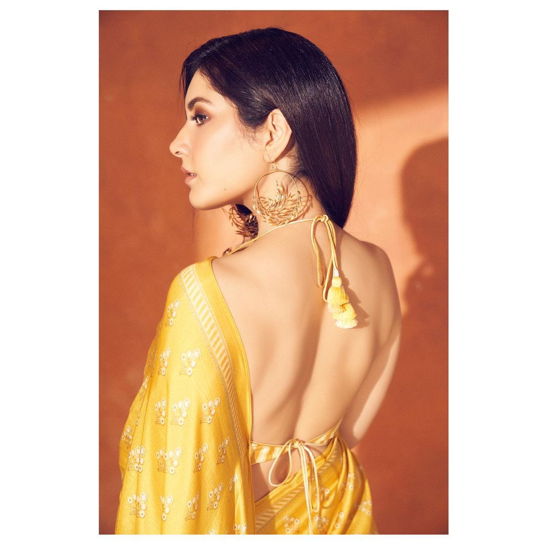 Impressed by her acting chops, she started getting offers from down South. Raashii soon made a name in the Telugu film industry. (Image: Instagram) Impressed by her acting chops, she started getting offers from down South. Raashii soon made a name in the Telugu film industry. (Image: Instagram)