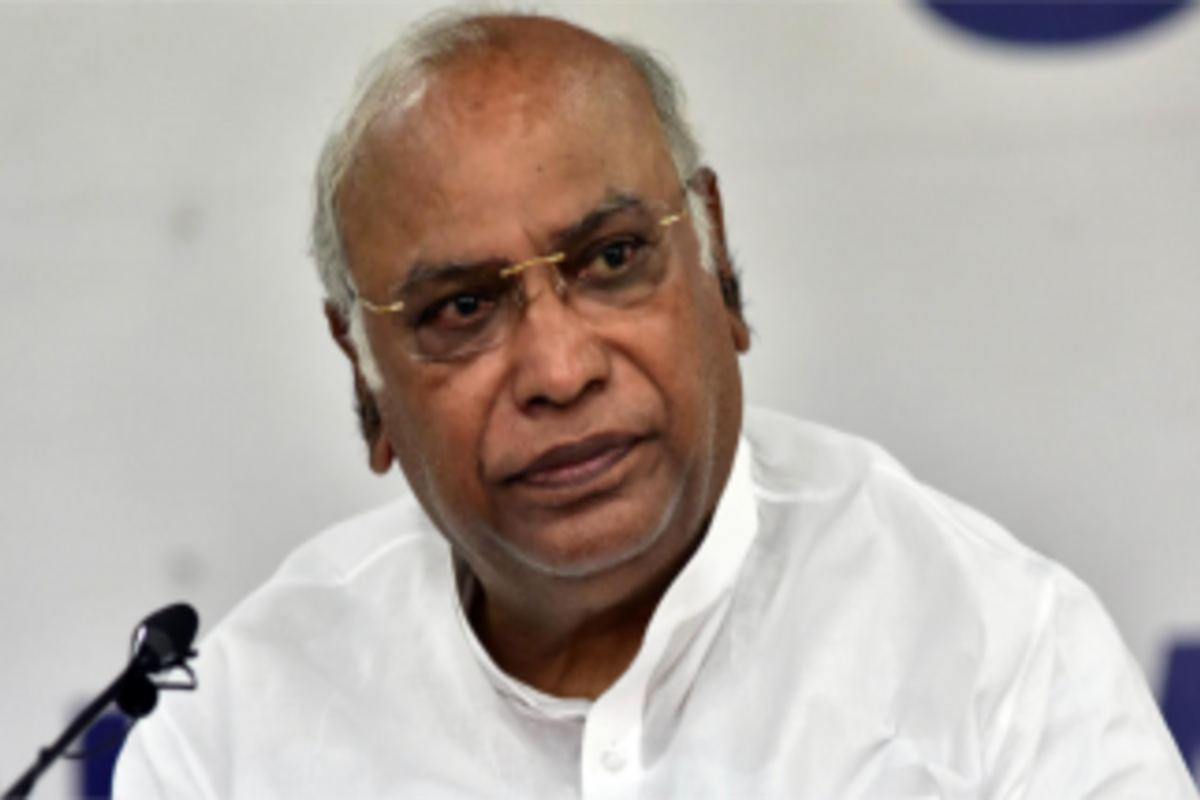 Loyalty, Patience, Experience: Why Gandhis Picked Mallikarjun Kharge ...