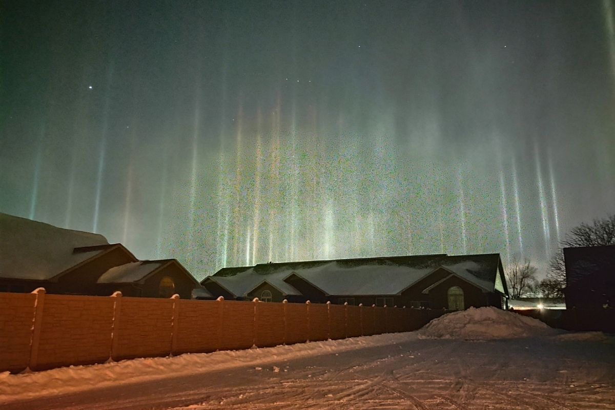 'Light Pillars' Formed Due to Extreme Cold in Nebraska Create Stunning Sky Pattern - Vimarsana News