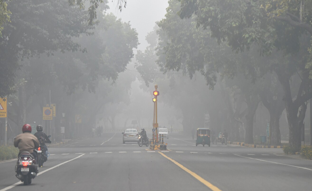 Delhi Air Quality In 'Very Poor' Category As Dense Fog Engulfs NCR ...