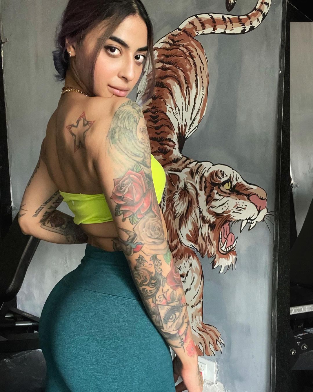 Bani J Flaunts Super Toned Abs In Sexy Revealing Pictures Take A Look