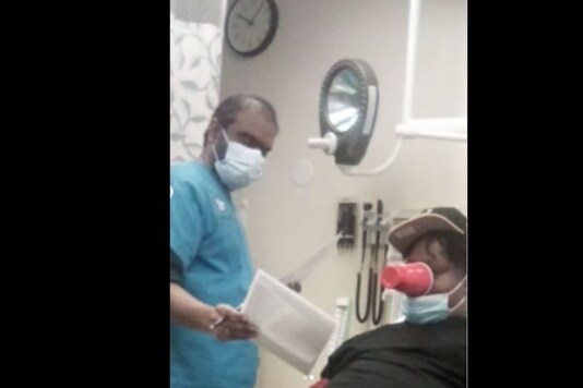 The man at a hospital with sealed lips after using gorilla glue.
(Credit: IG)