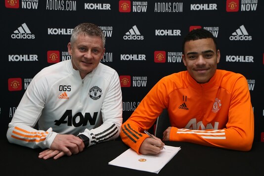 Mason Greenwood (R) and Ole Gunnar Solskjaer (Photo Credit: Manchester United Twitter)