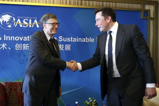 Bill Gates and Elon Musk shake hands at a breakfast meeting with the theme “Dialogue: Technology & Innovation for a Sustainable Future” during the Boao Forum For Asia Annual Conference 2015 in Qionghai, China. Credits: Associated Press.
