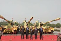 In Pics: Army Chief MM Naravane Flags Off 100th K-9 Vajra-T On Visit To Larsen & Toubro Defence in Surat In Pics: Army Chief MM Naravane Flags Off 100th K-9 Vajra-T On Visit To Larsen & Toubro Defence in Surat