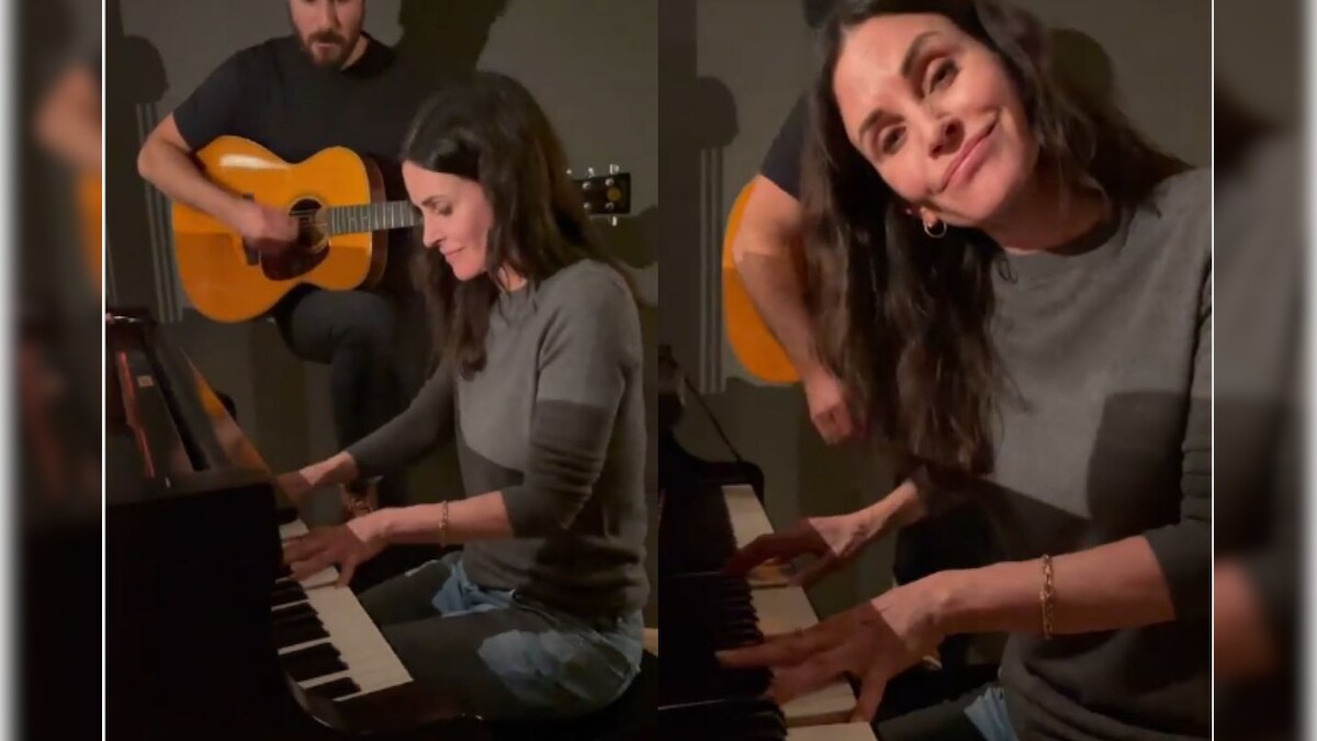 WATCH: Courteney Cox’s Piano Cover of 'Friends' Theme Song Will Make You All Nostalgic