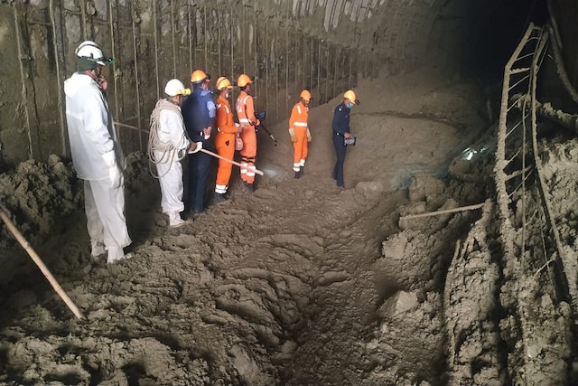 NDRF in Tapovan tunnel rescue work. (Image: IANS)