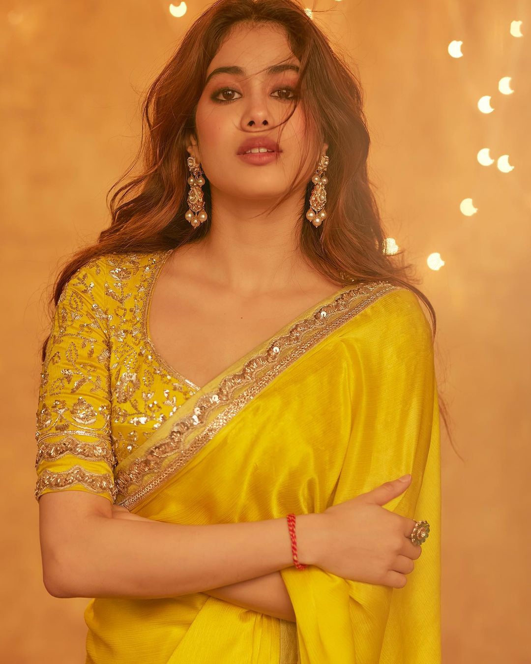 Janhvi Kapoor looks sensational in the yellow silk saree. 