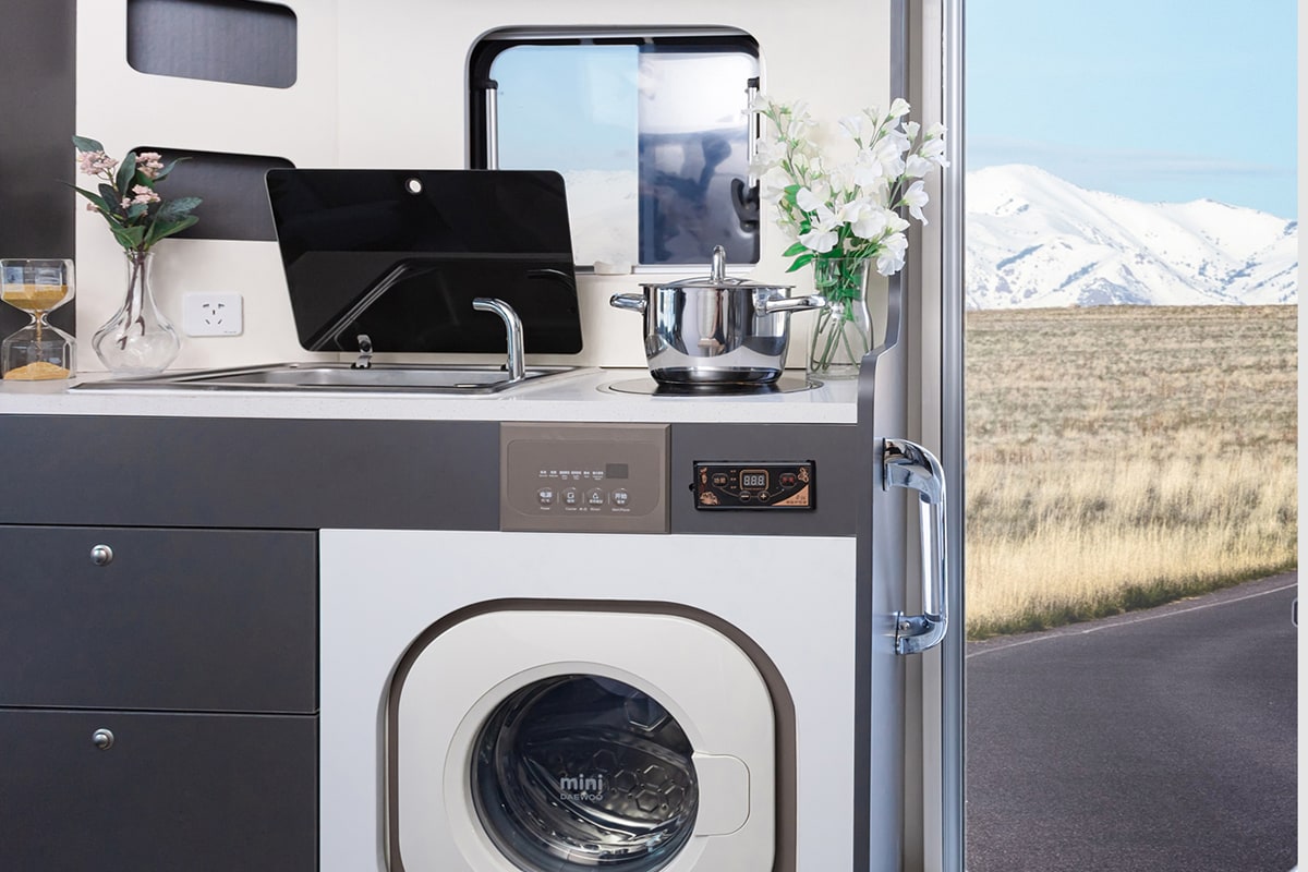 In Pics: SAIC Maxus Life Home V90 Villa Edition RV, A Two-Storey Luxury ...