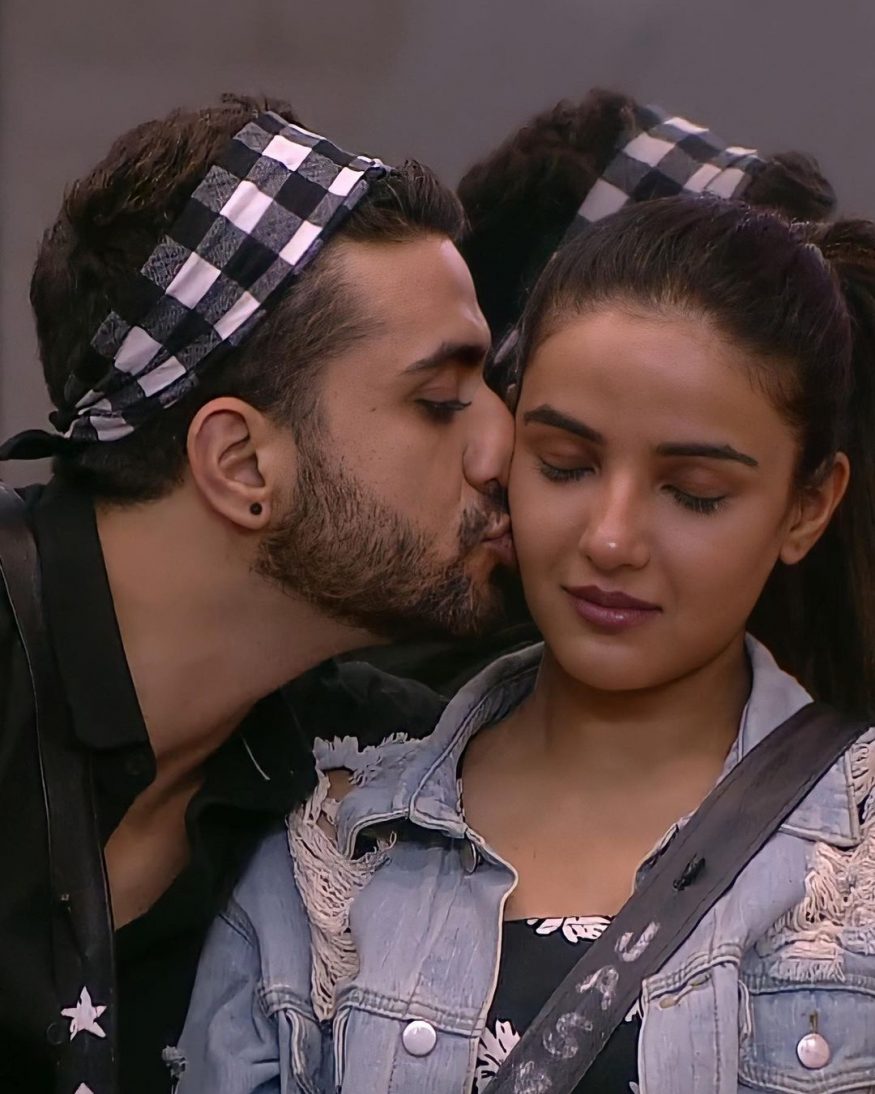 Gpa5fiaxang6im Hottest pictures of rosamund pike. https www news18 com photogallery lifestyle happy birthday aly goni here are adorable jasly moments from bigg boss 14 3472181 3472181 html