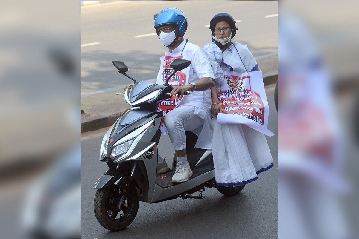 Know All About Yobykes: The Electric Scooter Mamata Banerjee Hailed a Ride on to Protest Against Fuel Prices-img