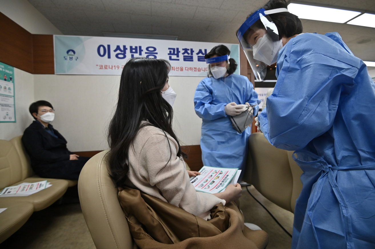 South Korea Injects First Covid19 Shots in Public Vaccination Campaign