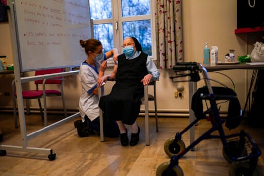 Timeline Of Virus Vaccine Deals Reveals EU's Lag Behind UK Timeline Of Virus Vaccine Deals Reveals EU's Lag Behind UK