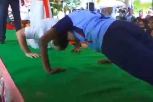 Rahul Gandhi in Tamil Nadu: Rahul Gandhi was seen doing push-ups before students in Mulagumoodu, Tamil Nadu on Monday.