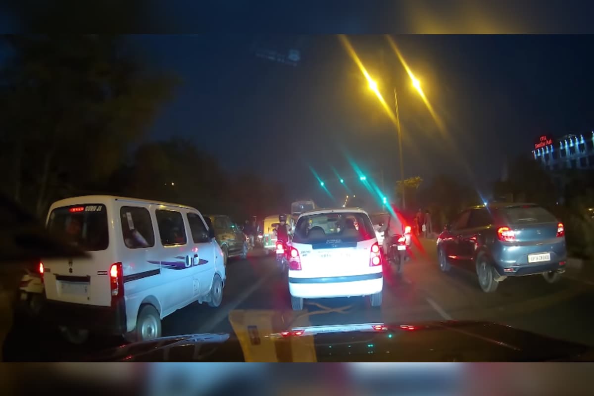 Police Fines Driver Rs 5,000 for Jumping Red Light in Delhi, Dashcam Saves Him Watch Video