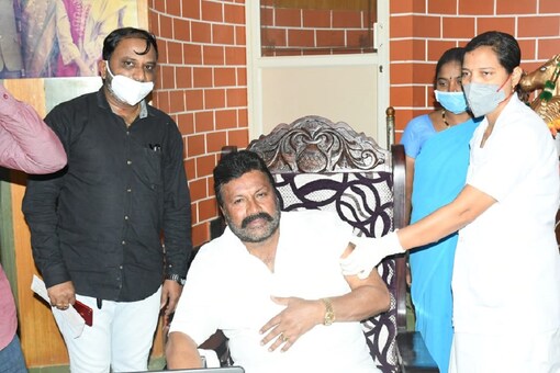 Karnataka Minister BC Patil and his wife took the vaccine at his Hirekerur residence in Haveri district on Tuesday. (Image credit: Twitter@bcpatilkourava)