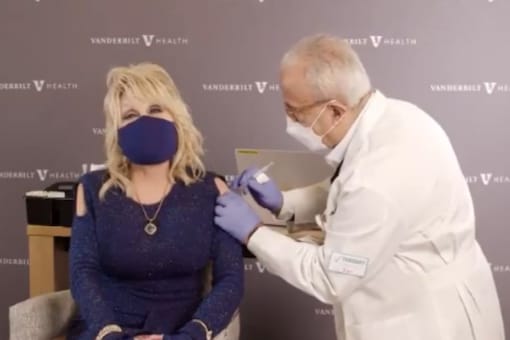 Video grab of Dolly Parton receiving her vaccination.
(Credit: Twitter)