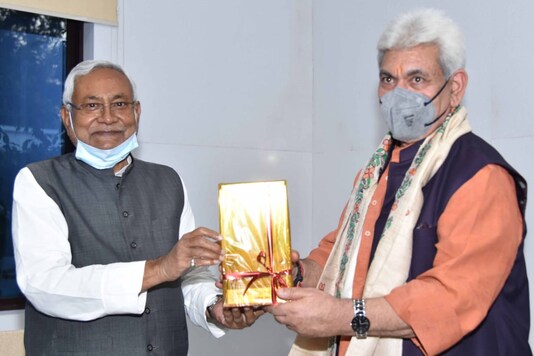 J&K Lt Governor Manoj Sinha meets Bihar CM Nitish Kumar in Patna on Saturday. (News18)