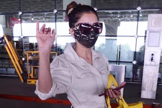 Rubina Dilaik Faces Flak By Netizens for 'Showing Attitude' to Paparazzi at  Airport
