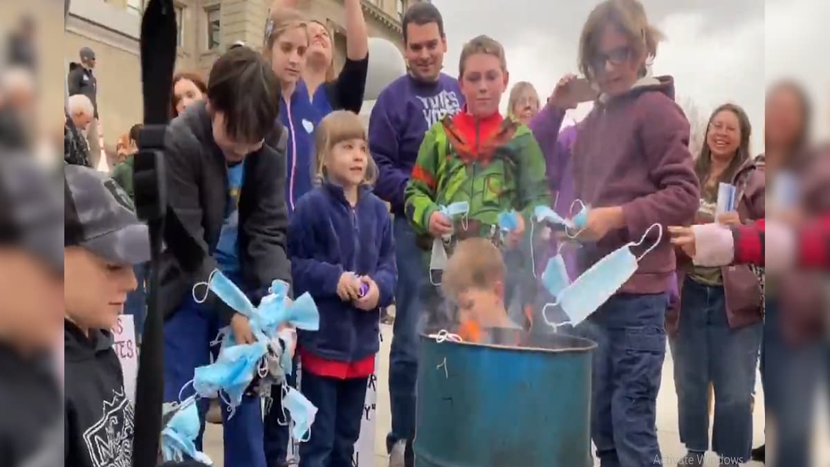 US Protesters, Children Burning Face Masks Outside Idaho State Capitol Has Left Twitter Choking