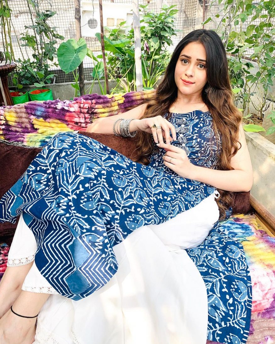 In Pics: Hiba Nawab Carries off Traditional and Modern Attires Effortlessly