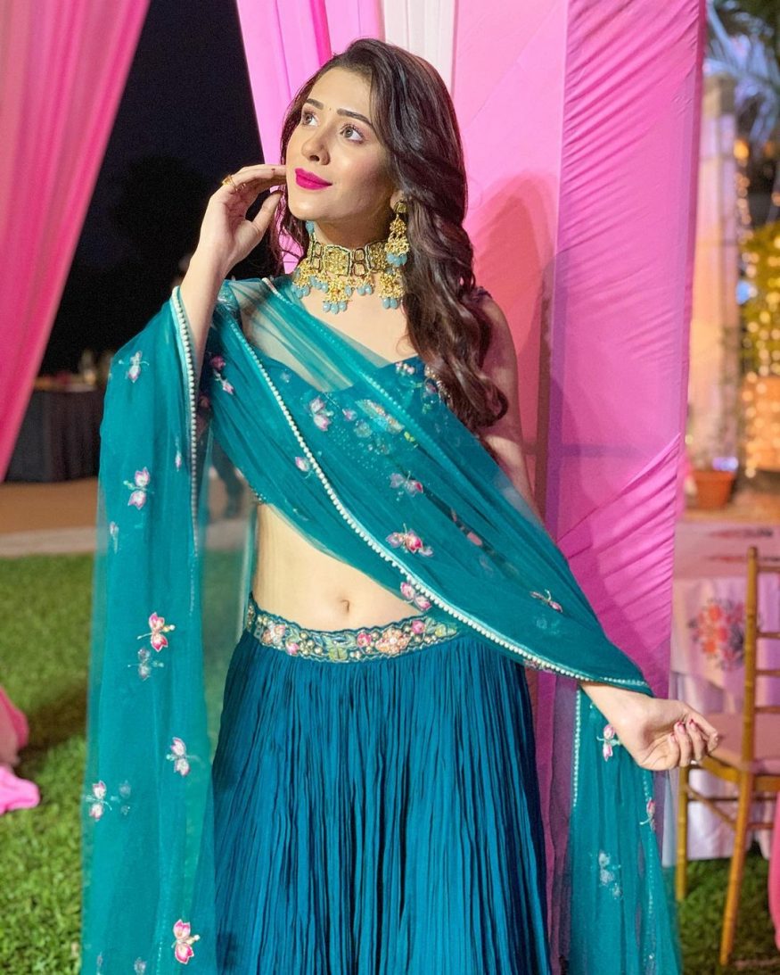 In Pics: Hiba Nawab Carries off Traditional and Modern Attires ...