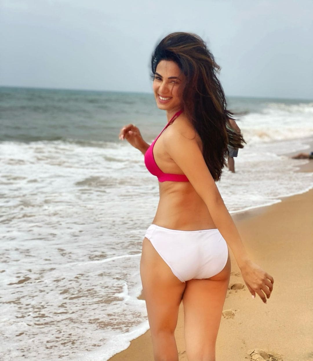 Sonal Chauhan Shows Off Her Curves In Throwback Bikini Photo, See ...