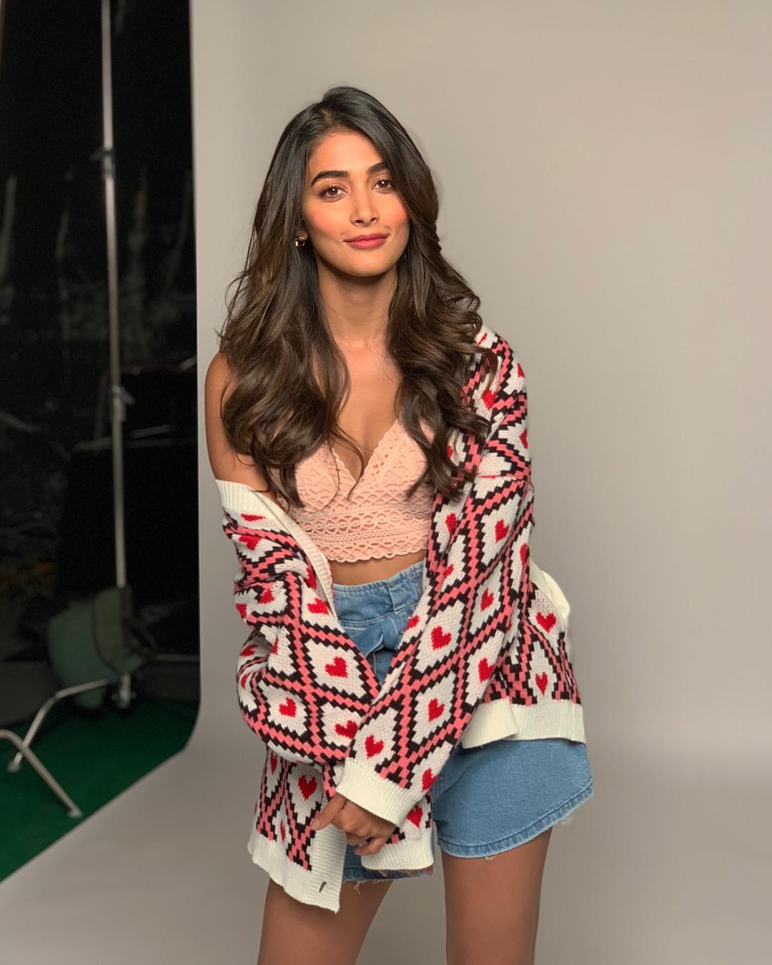 Pooja Hegde Stuns Fans With Subtle Yet Chic Looks Check Out Divas Bold Sexy Pics News18
