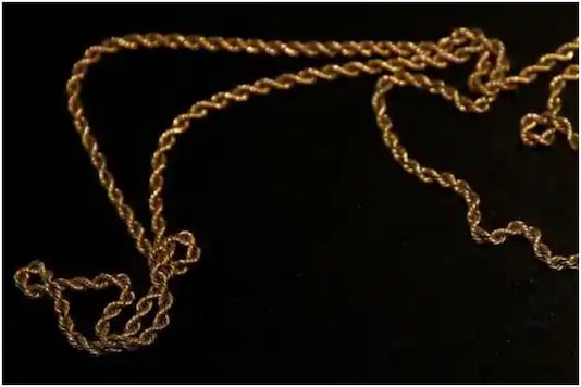 Man Gets Back Gold Chain Lost 14 Years Ago as Railway Police Return Stolen Goods to Passengers
