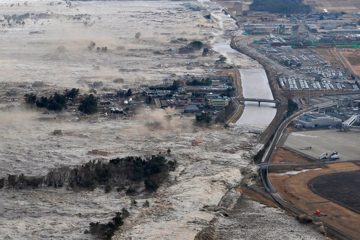 волна цунами в японии