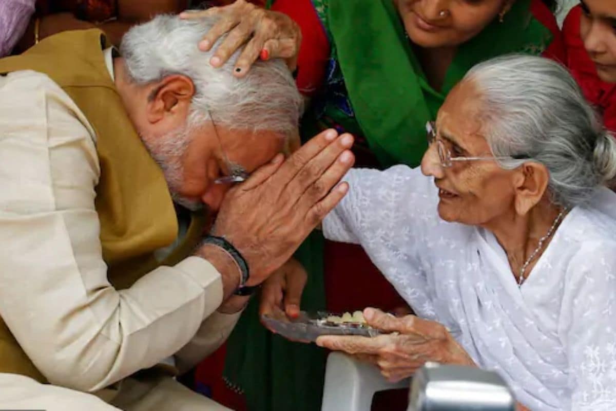 Read more about the article PM Modi’s Mom Receives First Shot of Covid-19 Vaccine, Twitter Sends Love and Needs