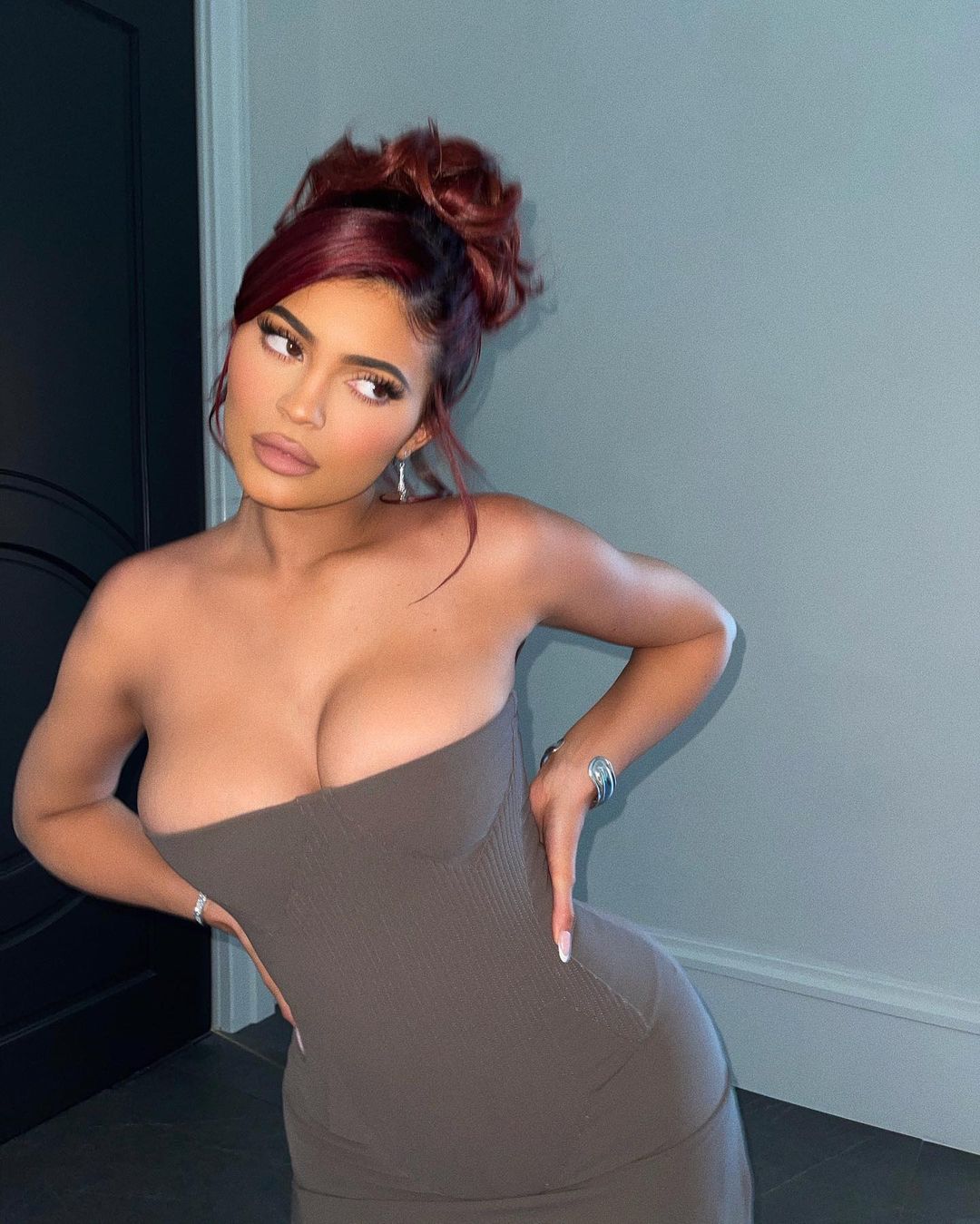 Kylie Jenner Shows Off Her Curves In These Hσт Pictures