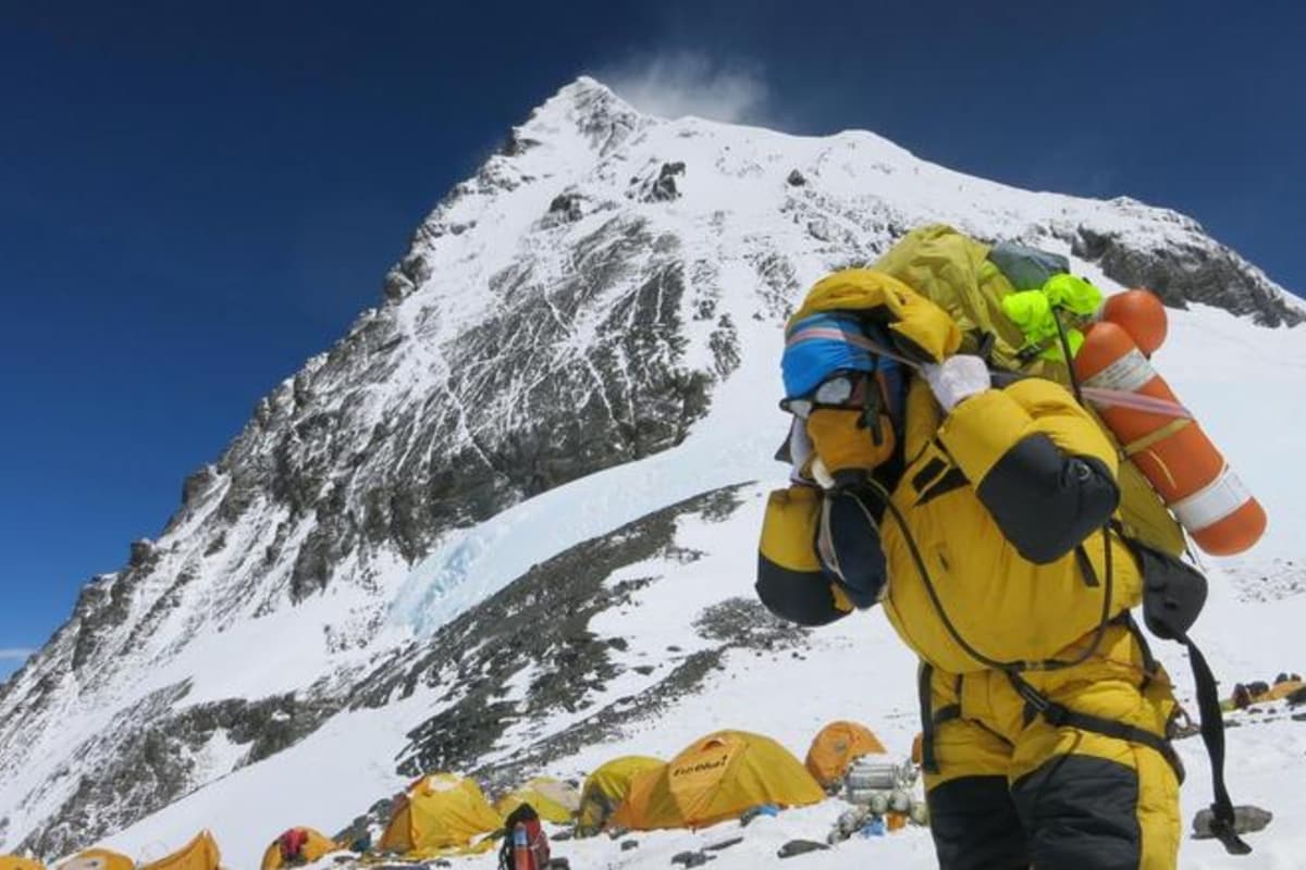 China abre el lado norte del Everest a 38 escaladores probados con virus