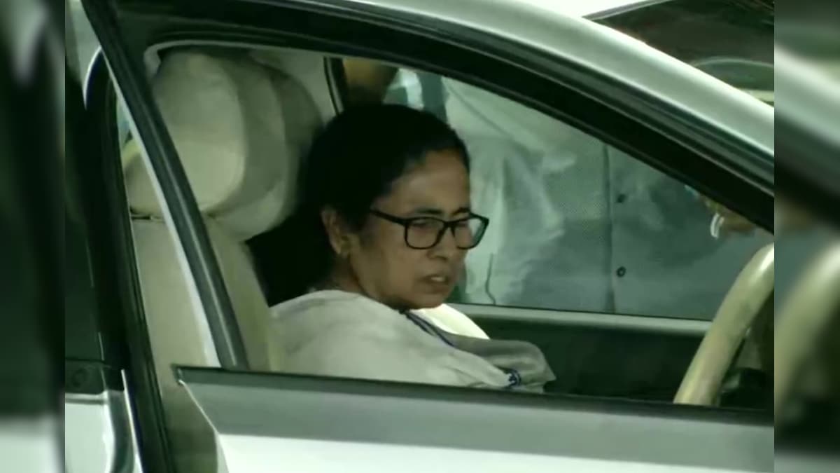 Mamata's Injury: No Mention of 'Four-Five' Attackers in West Bengal Govt's Report to EC