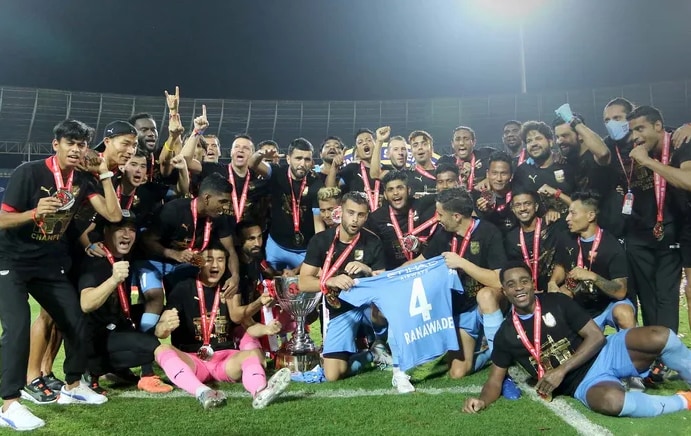 In Pics | Mumbai City FC Celebrate Winning the ISL 2020-21 Trophy - News18