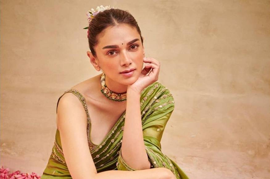 Aditi Rao Hydari Wows In Green Saree, Take A Look At Her Regal Pics In Ethnic Outfits Aditi Rao Hydari Wows In Green Saree, Take A Look At Her Regal Pics In Ethnic Outfits
