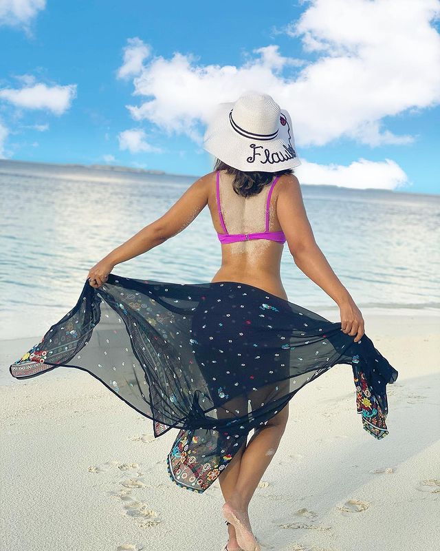  Hina looks flawless in the purple bikini top. (Image: Instagram)