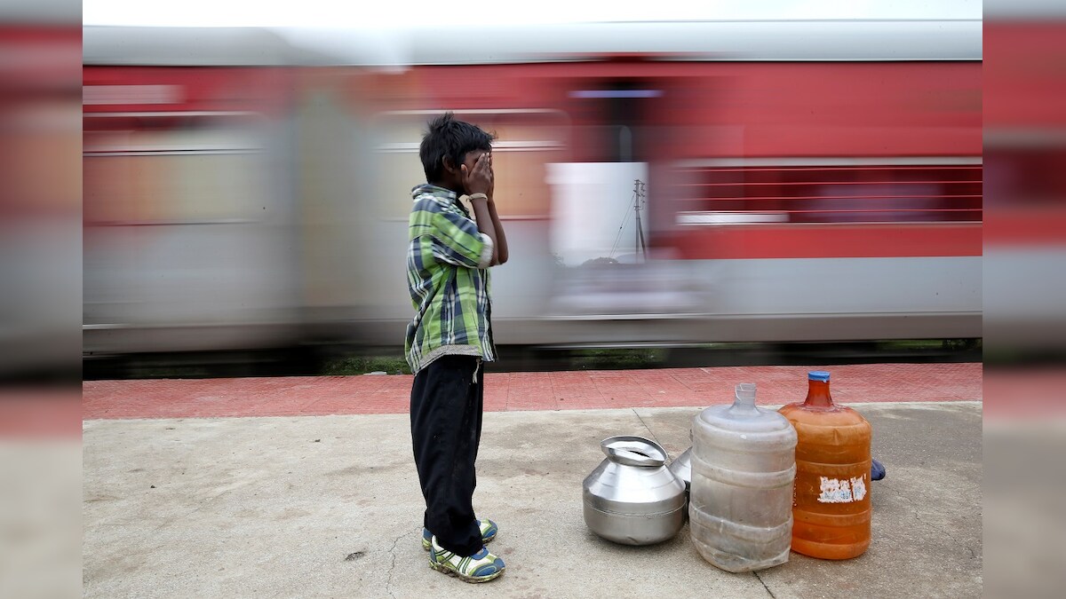 15 KM From the ‘City of Lakes’, a Parched Settlement Buys Water for Rs 2 a Bucket