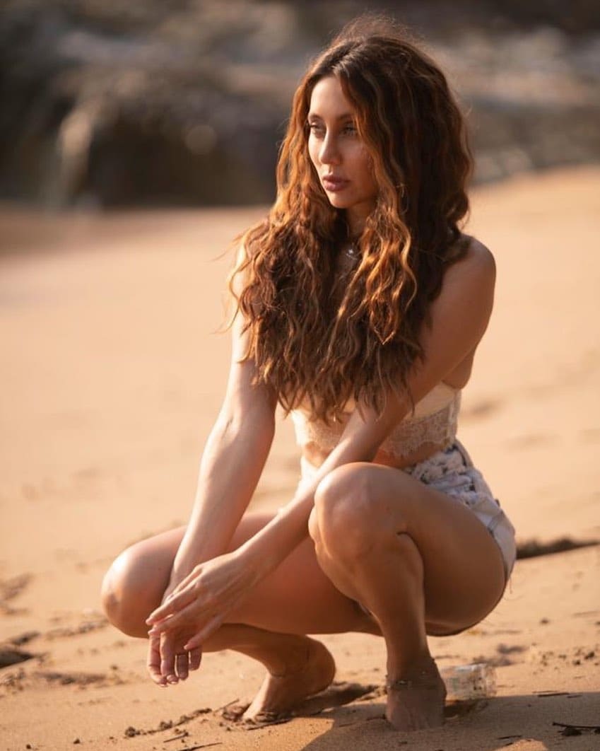  Anusha Dandekar looks sexy as she soaks up the sun at the beach. (Image: Instagram)