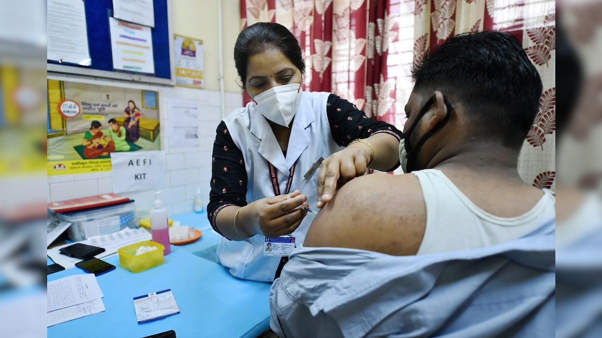 In Joint Statement, 13 Opposition Leaders Request Govt to Launch Free Mass Vaccination Drive