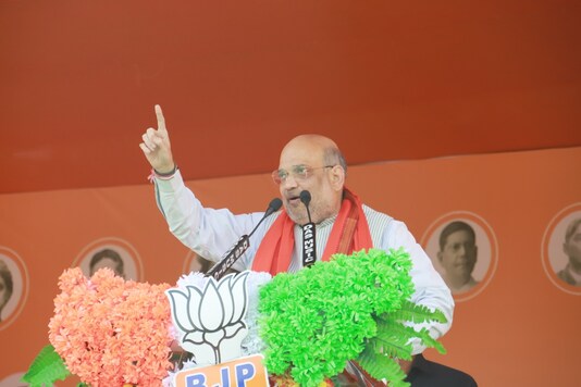 BJP chief Amit Shah addresses a poll rally in Gopiballavpur, West Bengal. (Image: Twitter/@AmitShah)
