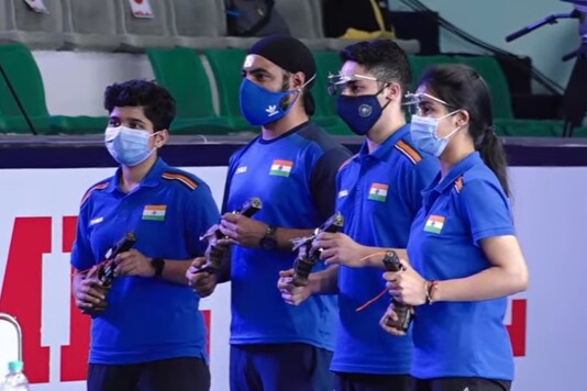 Vijayveer Sidhu and Tejaswini Sawant won 25m rapid fire pistol mixed team gold. (Photo Credit: India All Sports Twitter)