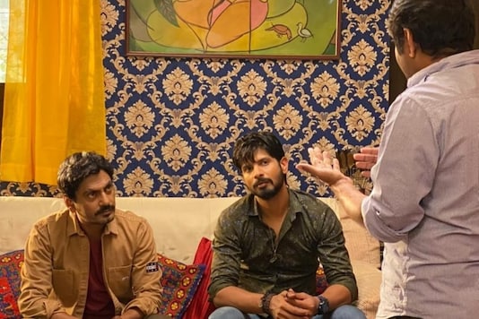 नवाजुद्दीन सिद्दीकी ने 'जोगीरा सारा रा रा' के सह-अभिनेता रोहित चौधरी को टिप दी