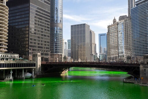 chicago-river-dyed-green-in-surprise-move-by-citys-mayor