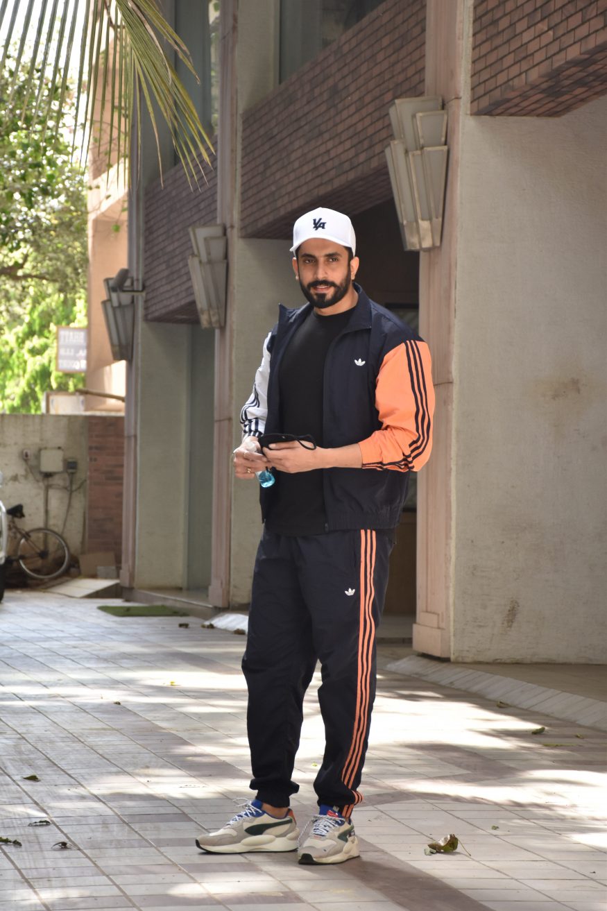 Sunny Singh poses for the shutterbugs. (Image: Viral Bhayani) Sunny Singh poses for the shutterbugs. (Image: Viral Bhayani)
