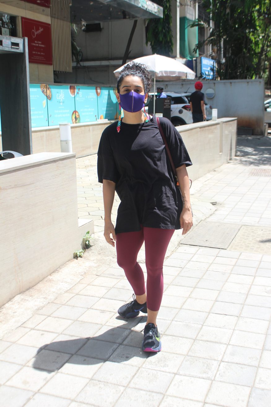 Sanya Malhotra seen after her gym session. (Image: Viral Bhayani) Sanya Malhotra seen after her gym session. (Image: Viral Bhayani)