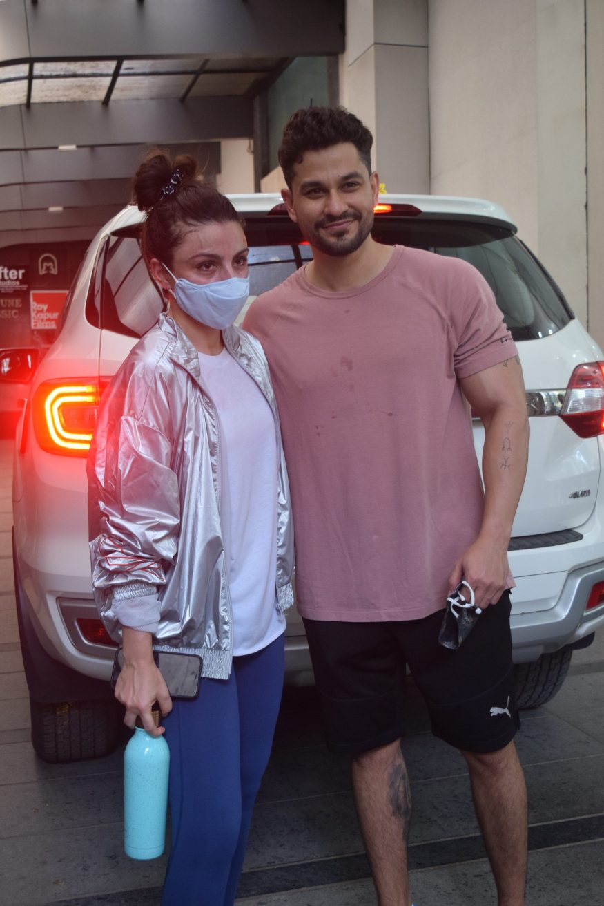 Soha Ali Khan and Kunal Kemmu seen after their gym session. (Image: Viral Bhayani) Soha Ali Khan and Kunal Kemmu seen after their gym session. (Image: Viral Bhayani)