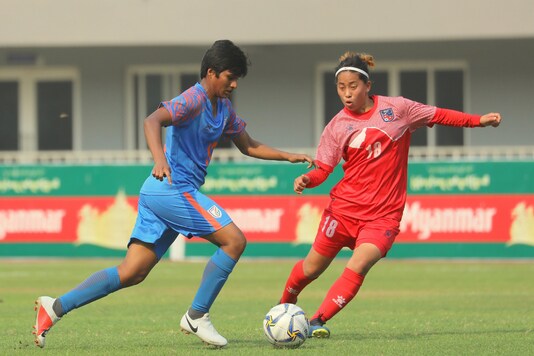 भारत की महिला फुटबॉल टीम की इंदुमती काथिरेसन (फोटो साभार: एआईएफएफ)