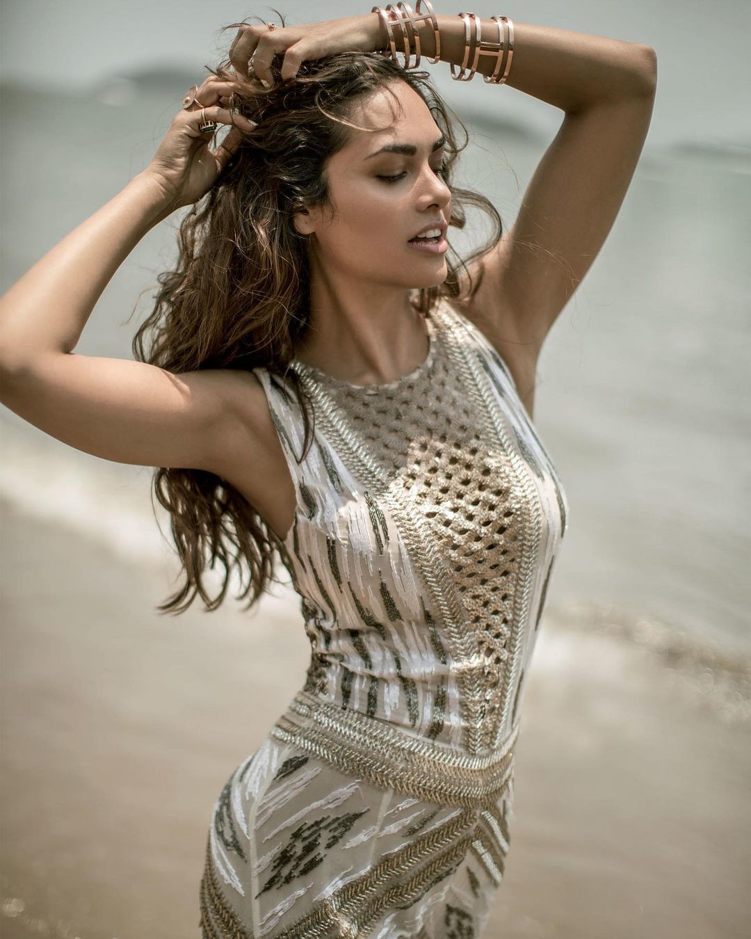 Esha Gupta Turns Up The Heat With Her Smouldering Looks See The Diva S